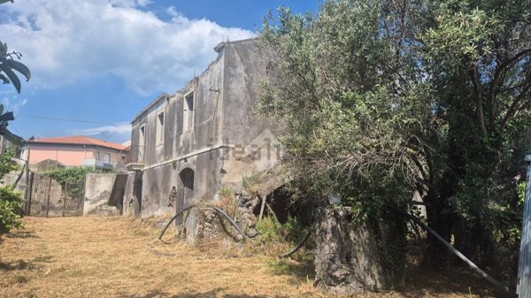 negozio in vendita a Mascali in zona Fondachello