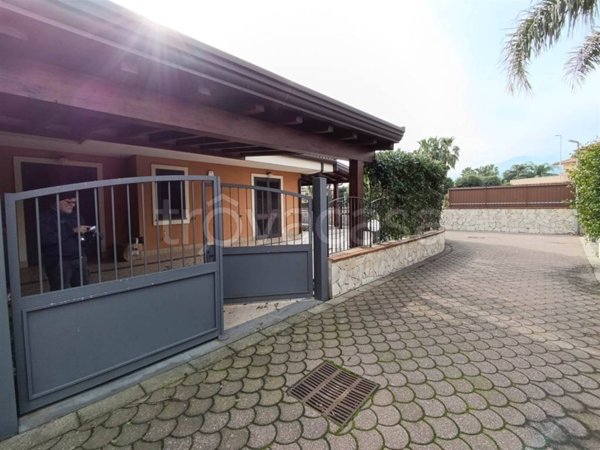 casa indipendente in vendita a Mascali in zona Fondachello