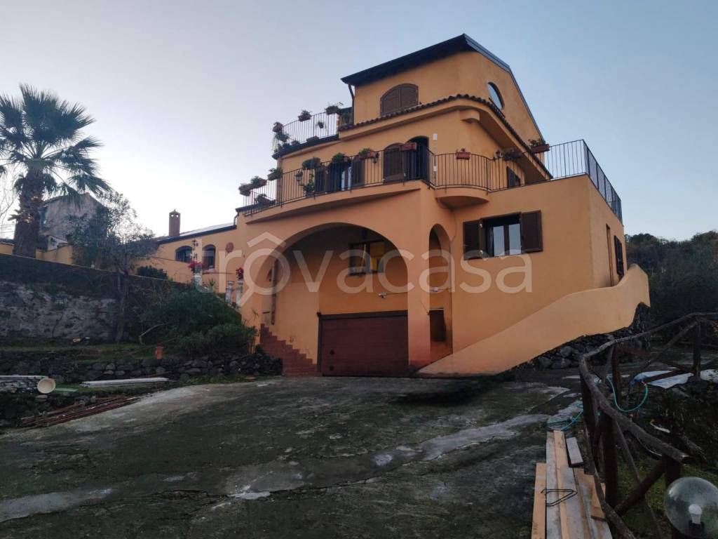 casa indipendente in vendita a Mascali in zona Puntalazzo