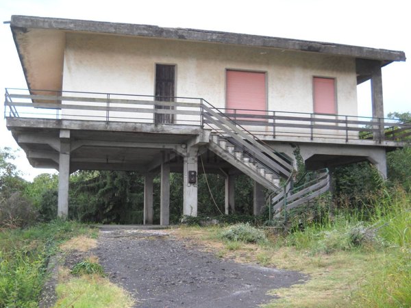 pentavano in vendita a Mascali in zona Montargano