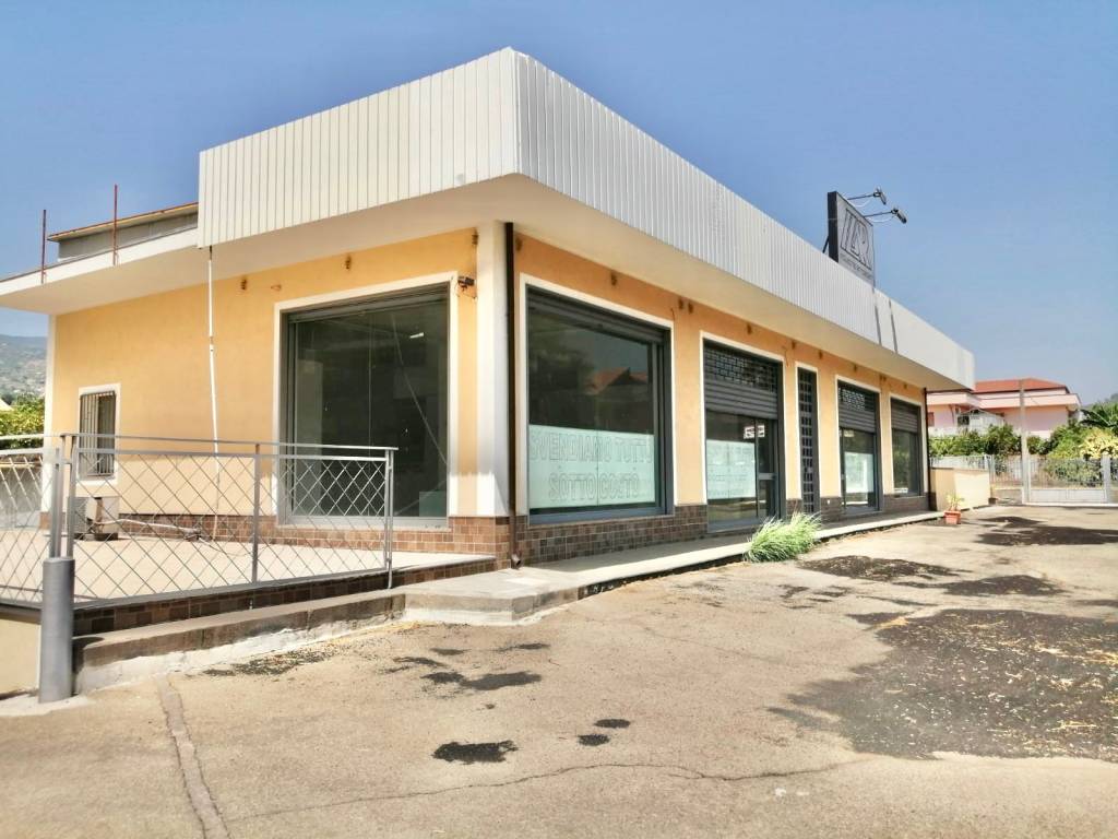 negozio in vendita a Mascali