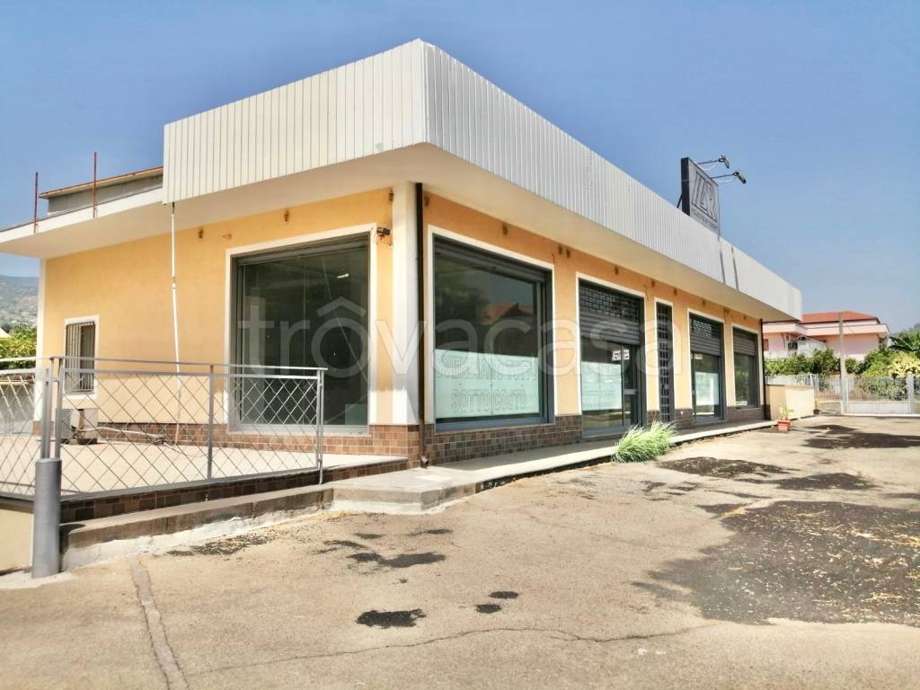 negozio in vendita a Mascali