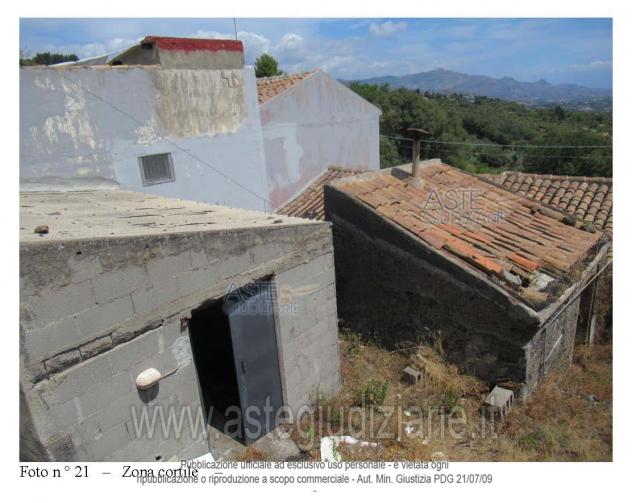 pentavano in vendita a Mascali in zona Nunziata