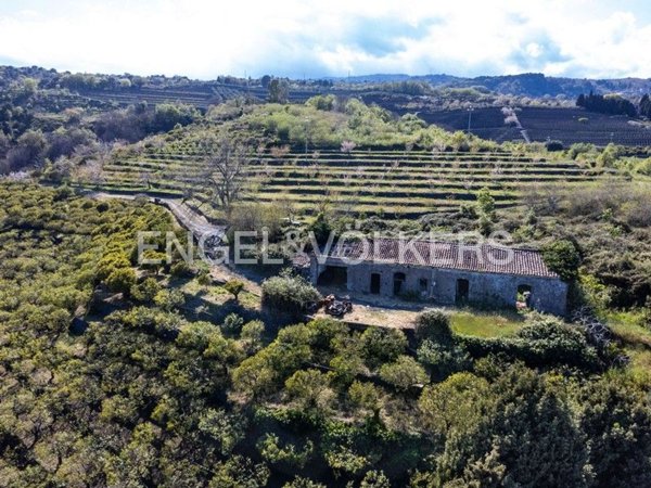 locale di sgombero in vendita a Mascali in zona Santa Venera