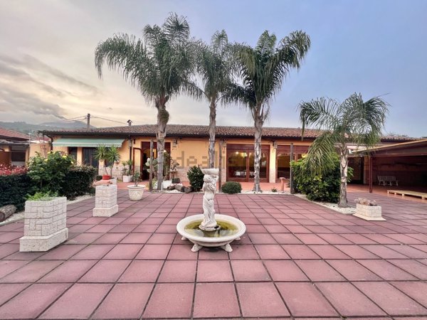 locale commerciale in vendita a Mascali in zona Nunziata