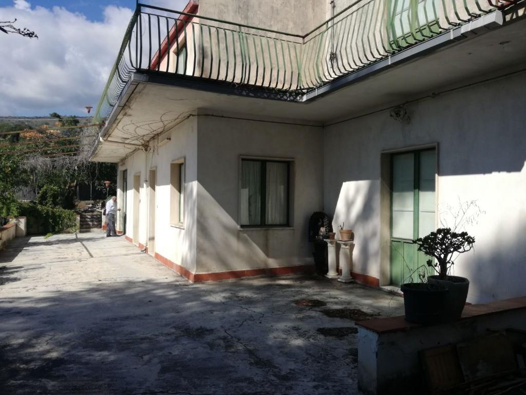 casa indipendente in vendita a Mascali in zona Sant'Antonino