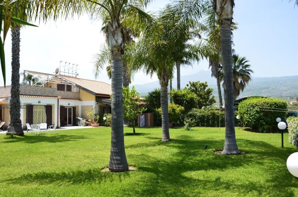 casa indipendente in vendita a Mascali in zona Fondachello