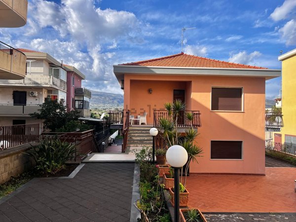 casa indipendente in vendita a Mascali in zona Fondachello