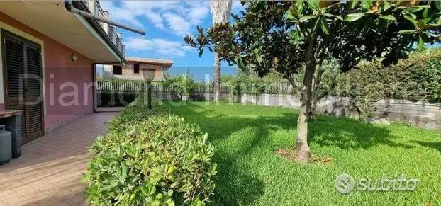 casa indipendente in vendita a Mascali in zona Fondachello