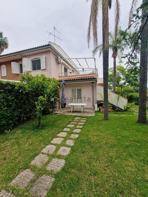 casa indipendente in vendita a Mascali in zona Fondachello