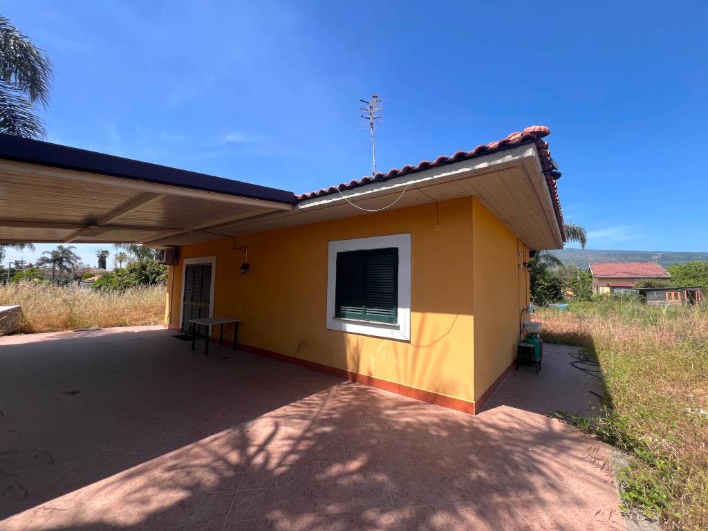 casa indipendente in vendita a Mascali in zona Fondachello