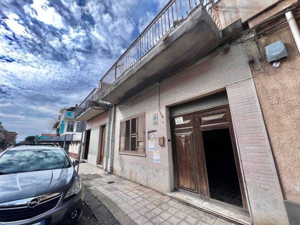 intera palazzina in vendita a Mascali in zona Fondachello