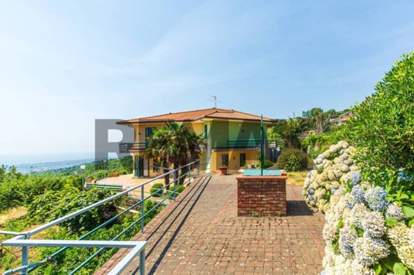 casa indipendente in vendita a Mascali in zona Puntalazzo