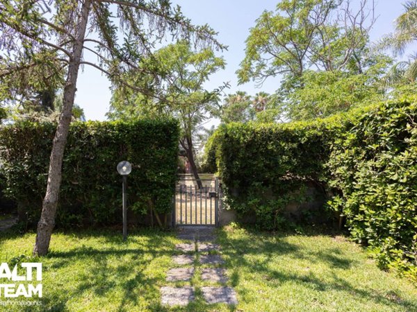 casa indipendente in vendita a Mascali in zona Fondachello
