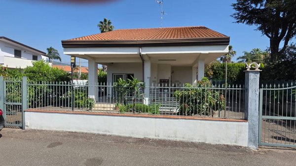 casa indipendente in vendita a Mascali in zona Fondachello