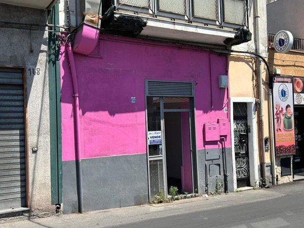 negozio in vendita a Mascalucia