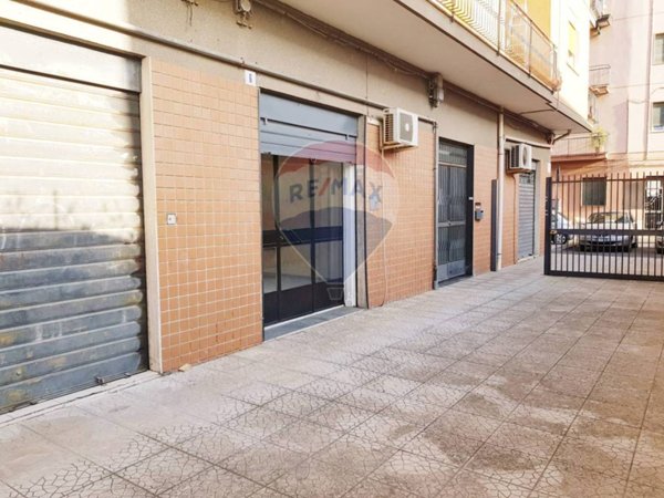 negozio in vendita a Mascalucia