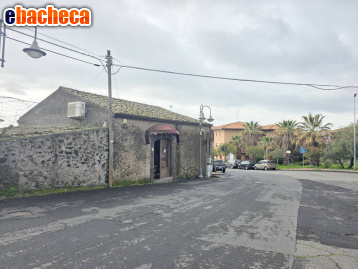 locale commerciale in vendita a Mascalucia