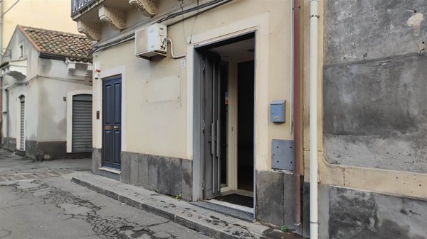 negozio in vendita a Mascalucia