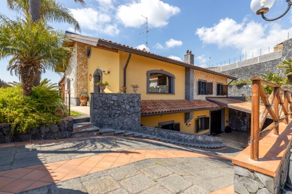 casa indipendente in vendita a Mascalucia