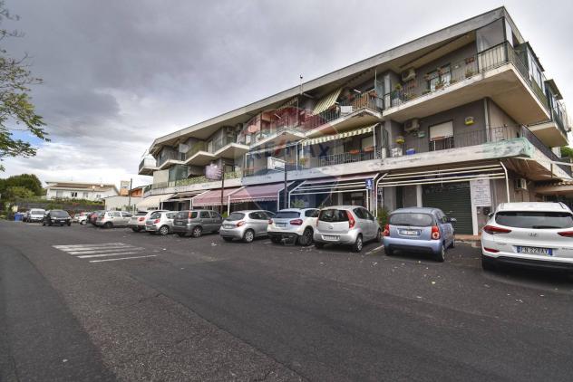 locale commerciale in vendita a Mascalucia