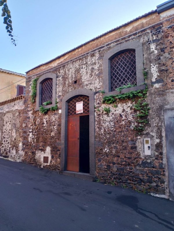 locale commerciale in vendita a Mascalucia