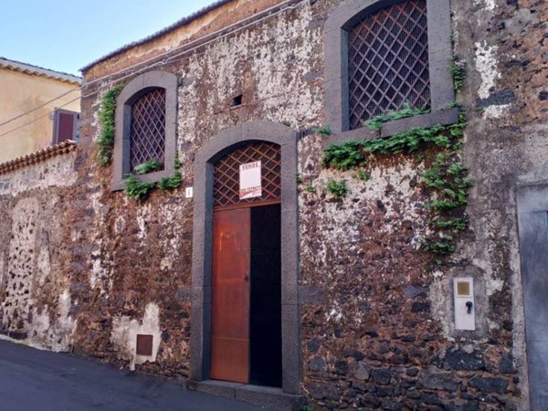 locale commerciale in vendita a Mascalucia