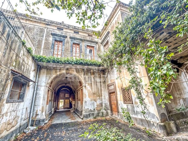 locale commerciale in vendita a Mascalucia