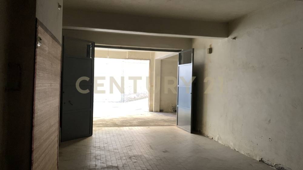 locale di sgombero in vendita a Mascalucia