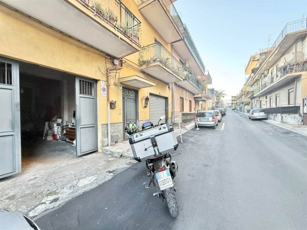 locale commerciale in vendita a Mascalucia