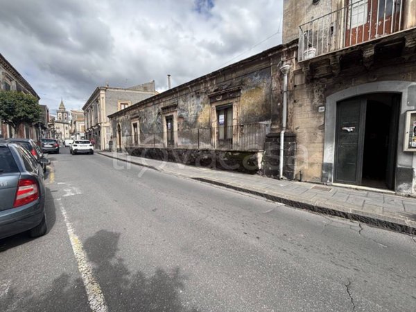negozio in vendita a Mascalucia