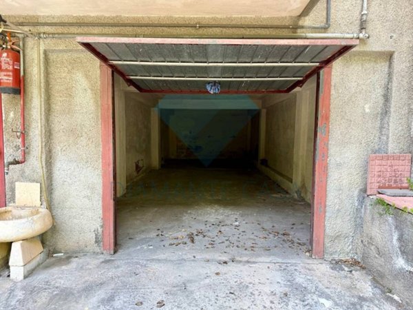 locale di sgombero in vendita a Mascalucia