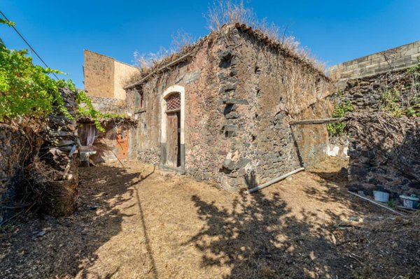pentavano in vendita a Mascalucia