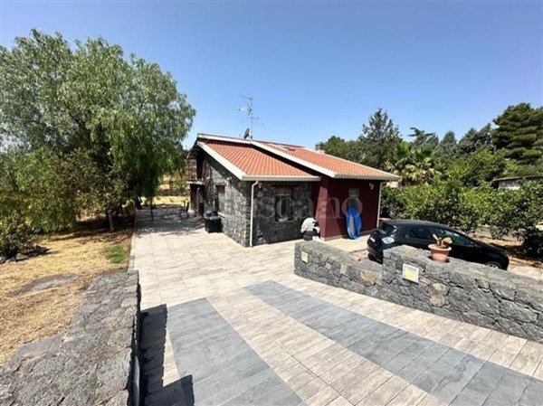 casa indipendente in vendita a Mascalucia in zona Massa Annunziata