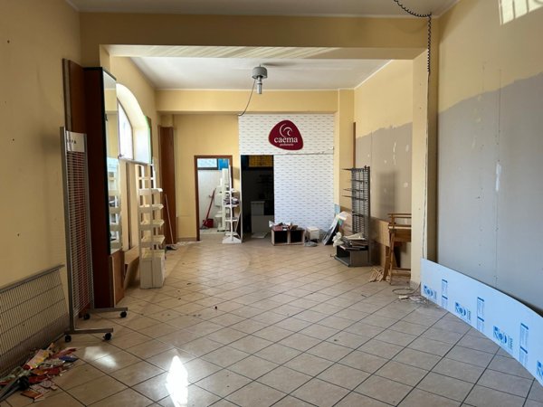 locale commerciale in vendita a Mascalucia