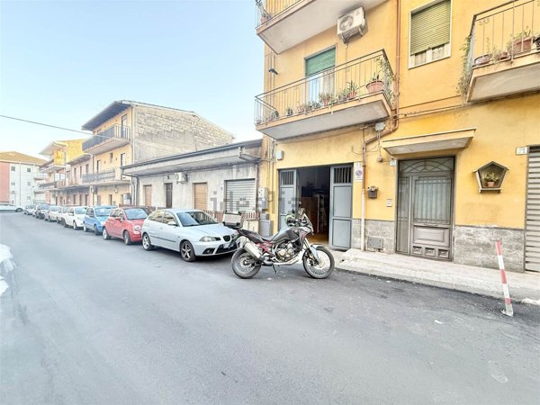 locale commerciale in vendita a Mascalucia