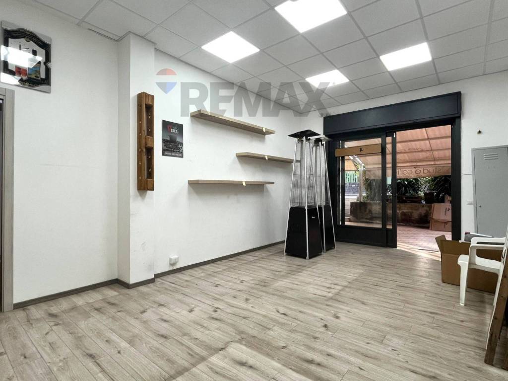 locale commerciale in vendita a Mascalucia