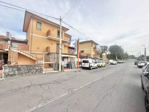 negozio in vendita a Mascalucia in zona Massa Annunziata