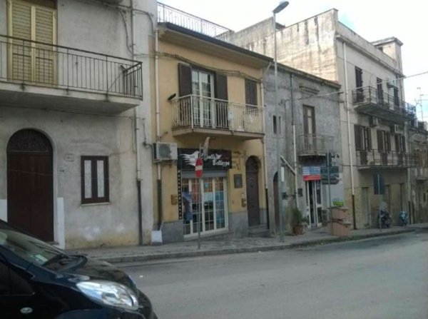 locale commerciale in vendita a Militello in Val di Catania