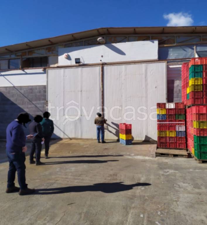 locale commerciale in vendita a Militello in Val di Catania