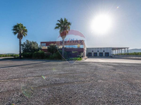 locale di sgombero in vendita a Mineo
