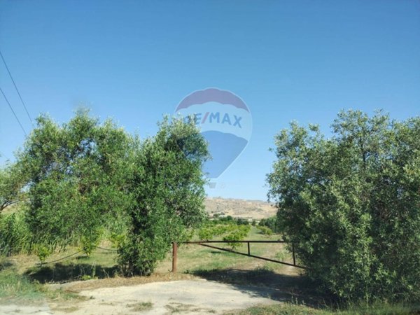 locale di sgombero in vendita a Mineo