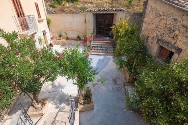 casa indipendente in vendita a Mineo