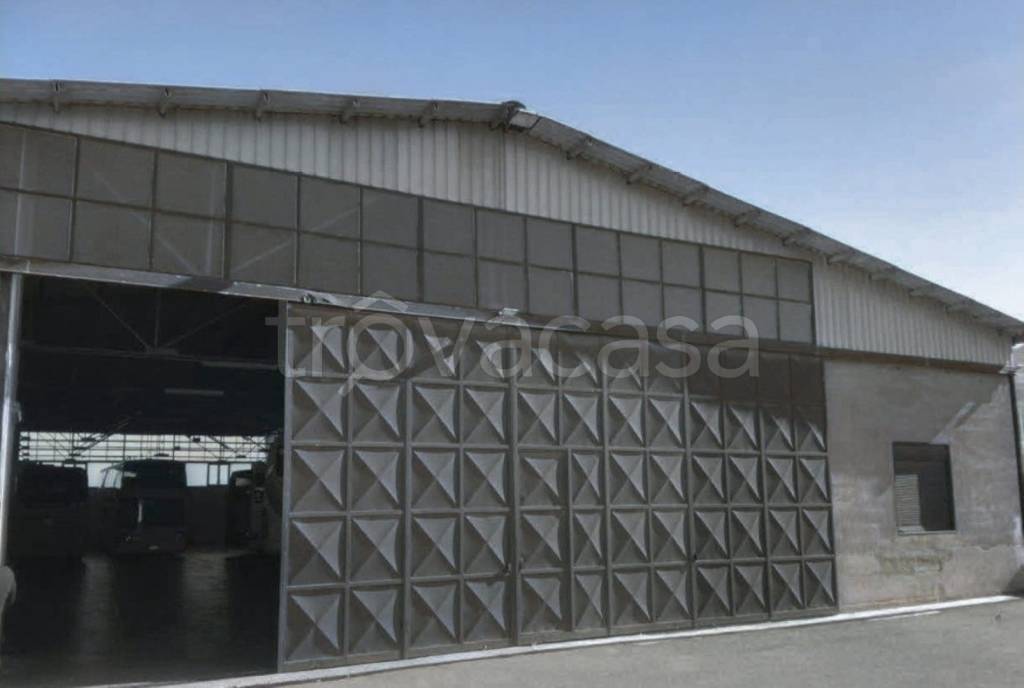 locale commerciale in vendita a Mineo