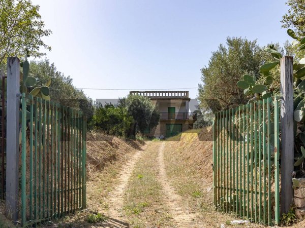 casa indipendente in vendita a Mineo