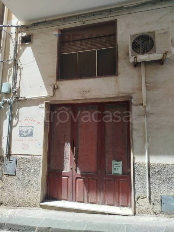 locale commerciale in vendita a Mineo