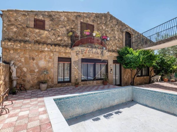 casa indipendente in vendita a Mirabella Imbaccari