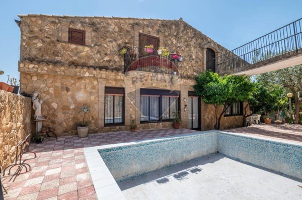 casa indipendente in vendita a Mirabella Imbaccari