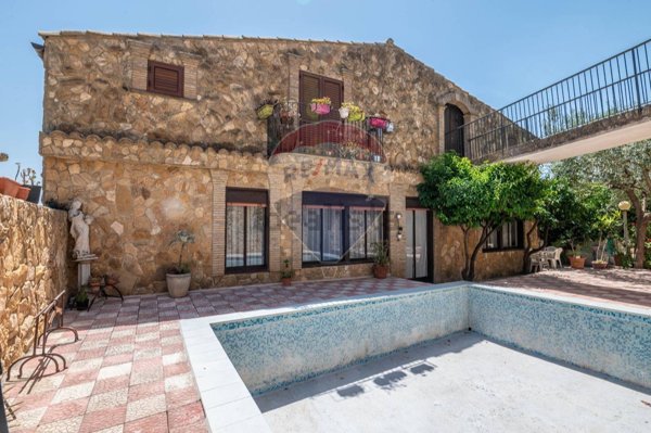 casa semindipendente in vendita a Mirabella Imbaccari