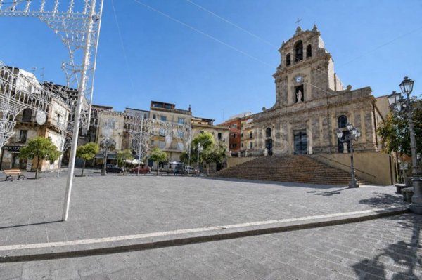 casa indipendente in vendita a Mirabella Imbaccari